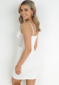 Born2be - Biała Sukienka Dopasowana z Gorsetową Górą Tisi. Typ kołnierza: dekolt gorset. Kolor: biały. Typ sukienki: gorsetowe. Styl: klasyczny #4