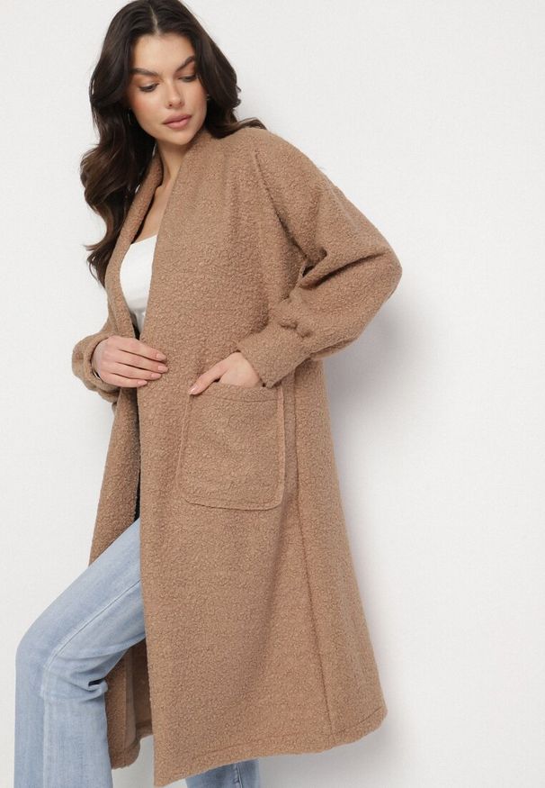 Born2be - Brązowy Płaszcz Boucle Niezapinany Zopho. Okazja: na co dzień. Kolor: brązowy. Materiał: tkanina, jeans. Styl: casual, elegancki, klasyczny
