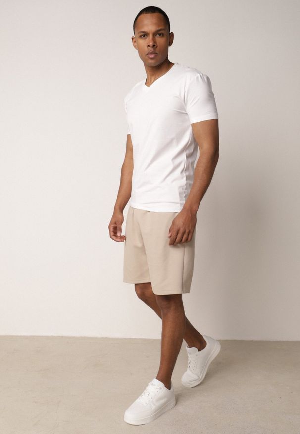 Born2be - Beżowe Szorty Dresowe z Bawełną i Sznurkami Leofiel. Okazja: na co dzień, na spacer. Kolor: beżowy. Materiał: bawełna, dresówka. Wzór: napisy. Styl: casual, klasyczny