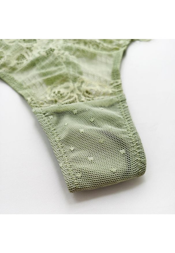 Intica - Stringi koronkowe z ozdobną gumką Lebbie. Kolor: zielony. Materiał: koronka. Wzór: koronka