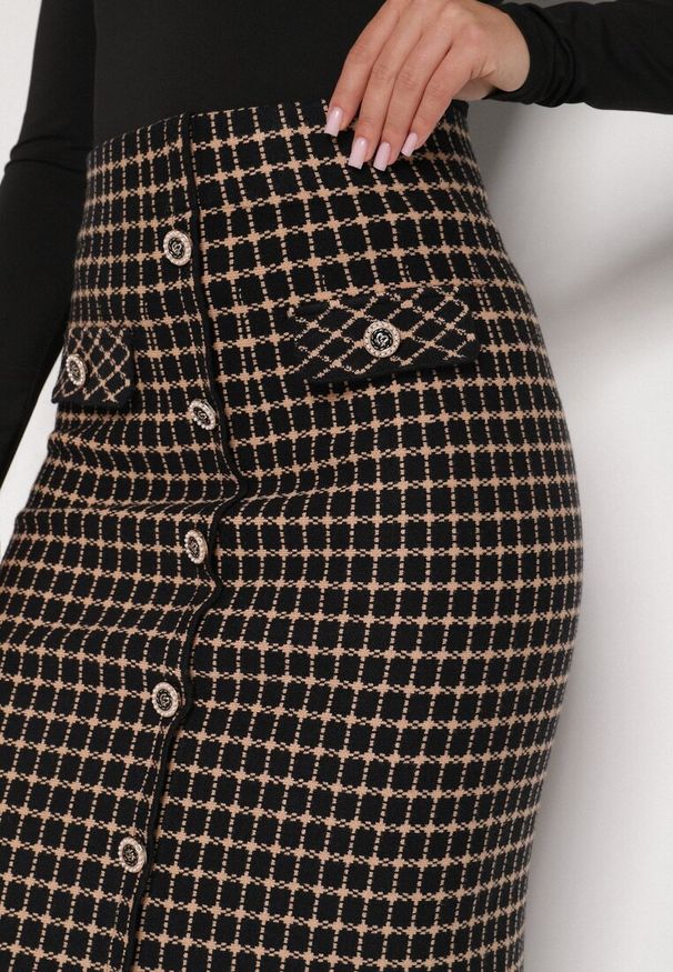 Born2be - Czarno-Beżowa Ołówkowa Tweedowa Spódnica w Kraciasty Wzór z Guzikami Anitusa. Okazja: na co dzień. Kolor: czarny. Materiał: jeans. Styl: klasyczny, casual, elegancki