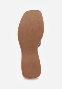 Born2be - Ciemnobrązowe Klapki VICES z Kwadratowym Noskiem na Koturnie z Imitacji Korka Cordereida. Okazja: na co dzień. Kolor: brązowy. Materiał: jeans, len. Wzór: haft. Sezon: lato. Obcas: na koturnie. Styl: casual #4