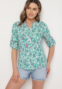 Born2be - Zielona Bluzka z Wiskozy w Kwiatowy Wzór Tarnii. Okazja: na co dzień. Kolor: zielony. Materiał: wiskoza. Wzór: kwiaty. Styl: casual #4