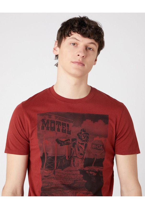 Wrangler - MĘSKI T-SHIRT WRANGLER SS MOTEL TEE RUSTY BROWN W7G3D3H11 112131829