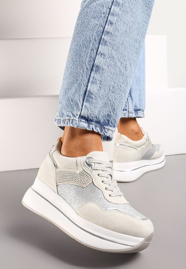 Born2be - Beżowe Sneakersy na Grubej Podeszwie z Ozdobnymi Cyrkoniami Alista. Okazja: na co dzień. Kolor: beżowy. Sport: turystyka piesza