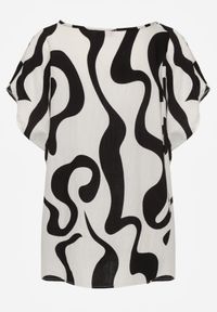 Born2be - Czarna Wiskozowa Bluzka Oversize z Krótkim Rękawem w Abstrakcyjny Wzór Ginedina. Okazja: na co dzień. Kolekcja: plus size. Kolor: czarny. Materiał: wiskoza. Długość rękawa: krótki rękaw. Długość: krótkie. Sezon: lato. Styl: casual, klasyczny #2