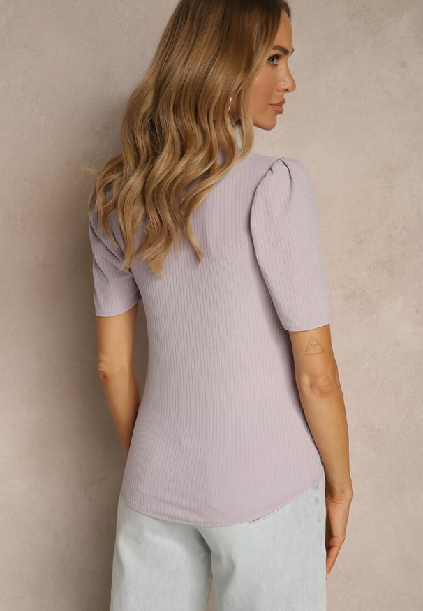 Renee - Jasnofioletowy T-shirt z Prążkowanej Tkaniny z Zakładkami przy Rękawach Kolaniella. Kolor: fioletowy. Materiał: tkanina, prążkowany. Styl: elegancki