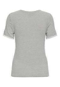 only - ONLY T-Shirt Tine 15315406 Czarny Regular Fit. Kolor: czarny. Materiał: wiskoza #6