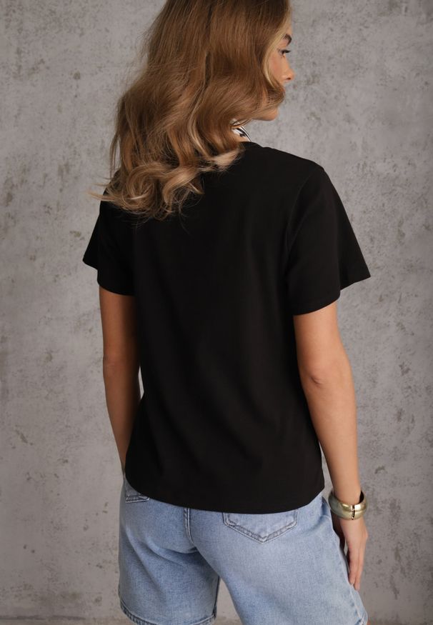 Renee - Czarny T-shirt z Bawełny Ozdobiony Apaszką z Satyny Willow. Okazja: na co dzień. Kolor: czarny. Materiał: bawełna, satyna. Długość rękawa: krótki rękaw. Długość: krótkie. Wzór: aplikacja. Styl: elegancki, casual