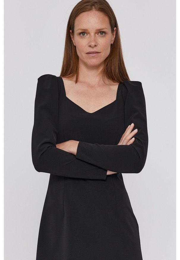 Pennyblack - Sukienka. Okazja: na co dzień. Kolor: czarny. Długość rękawa: długi rękaw. Typ sukienki: proste. Styl: casual