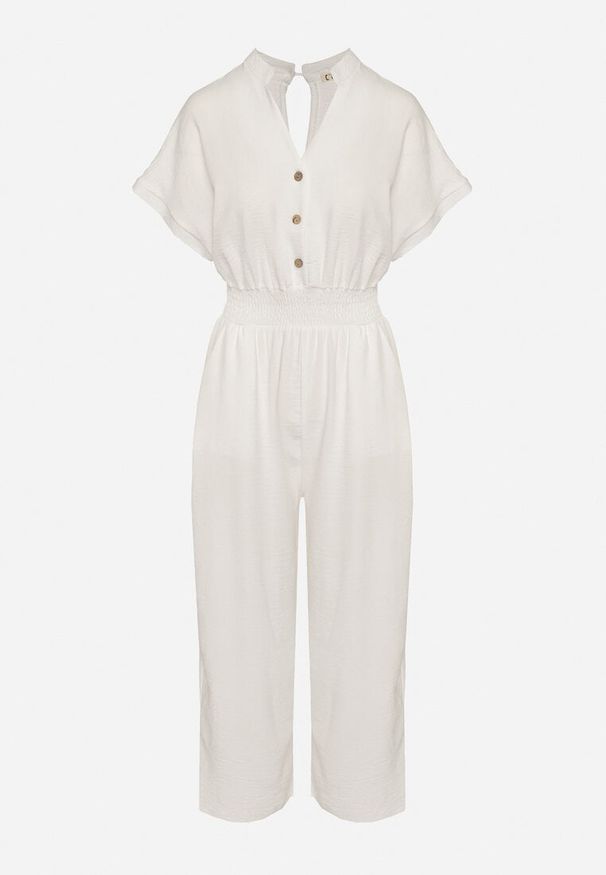 Born2be - Biały Kombinezon z Wiskozy z Gumką w Talii i Dekoltem w Serek z Guzikami Nisella. Okazja: na co dzień. Kolor: biały. Materiał: wiskoza. Długość rękawa: krótki rękaw. Długość: krótkie. Styl: casual, elegancki