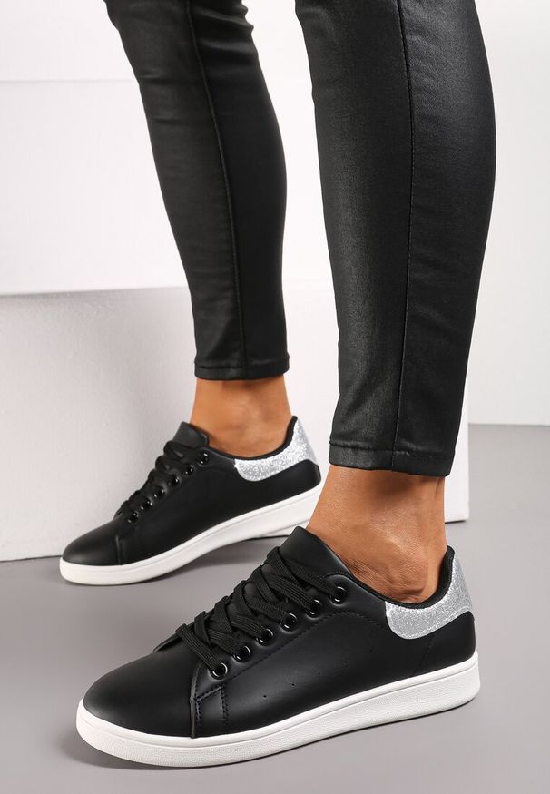 Renee - Czarne Sznurowane Sneakersy z Ekoskóry na Płaskiej Podeszwie Ozdobione Brokatem Filirea. Kolor: biały. Wzór: aplikacja. Obcas: na płaskiej podeszwie