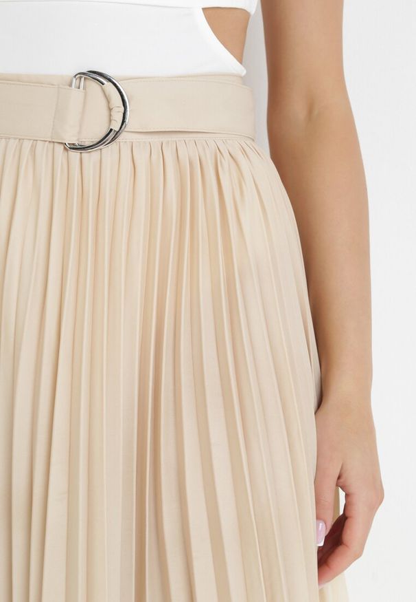 Born2be - Beżowa Plisowana Spódnica Maxi z Materiałowym Paskiem z Klamerką Eleny. Kolor: beżowy. Materiał: materiał