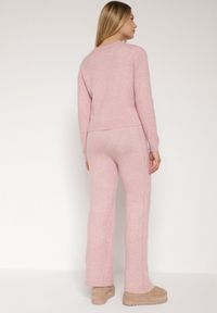 Born2be - Jasnoróżowy Komplet z Wełną i Bawełną Sweter ze Splotem i Szerokie Spodnie Reinettia. Kolor: różowy. Materiał: wełna, bawełna. Wzór: ze splotem #5