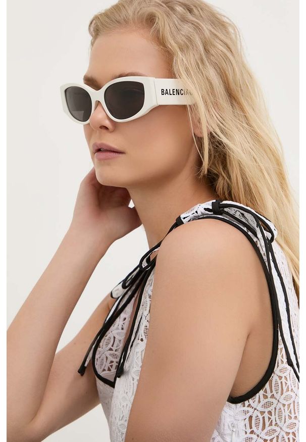 Balenciaga okulary przeciwsłoneczne damskie kolor biały. Kolor: biały