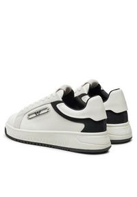 Emporio Armani Sneakersy X3X024 XR222 C679 Biały. Kolor: biały. Materiał: skóra