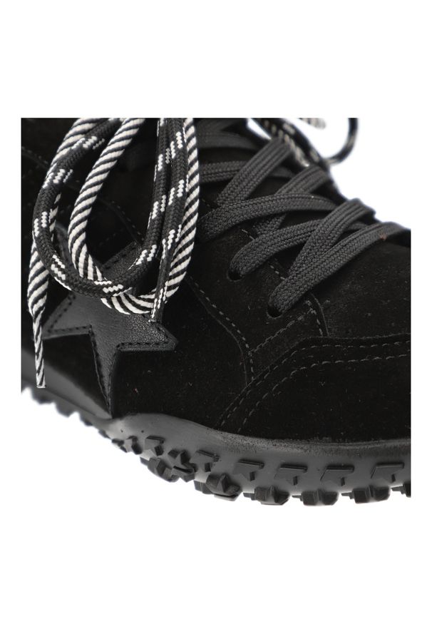 CheBello - Sneakersy damskie Chebello, skórzane na płaskiej podeszwie z okrągłym noskiem i sznurowane, czarne, 4862. Okazja: na co dzień. Wysokość cholewki: przed kostkę. Nosek buta: okrągły. Kolor: czarny. Materiał: skóra. Szerokość cholewki: normalna. Obcas: na płaskiej podeszwie