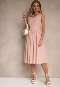 Renee - Różowa Basicowa Sukienka Vices o Rozkloszowanym Kroju Tolaneia. Okazja: na co dzień, na imprezę. Kolor: różowy. Styl: klasyczny, casual #4