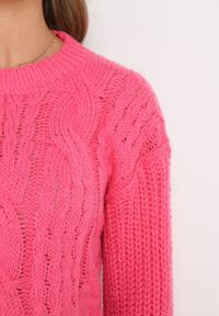Born2be - Fuksjowy Klasyczny Sweter z Modnym Splotem Viloma. Kolor: różowy. Wzór: ze splotem. Styl: klasyczny #2