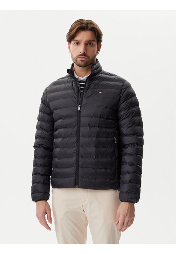 TOMMY HILFIGER - Tommy Hilfiger Kurtka przejściowa Core Packable MW0MW39990 Czarny Regular Fit. Kolor: czarny. Materiał: syntetyk