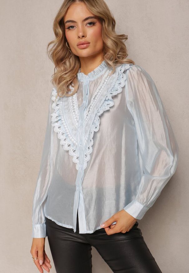 Renee - Niebieska Koszula na Guziki z Ozdobną Koronką Raneem. Kolor: niebieski. Materiał: koronka. Długość: długie. Wzór: koronka