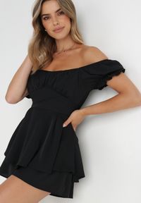 Born2be - Czarny Kombinezon Rhodosyne. Okazja: na wesele, na randkę, na ślub cywilny. Kolor: czarny. Długość: krótkie. Styl: elegancki #1