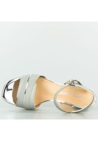Inna - Sandały neonowe lustrzane srebrne Sergio Leone-36. Kolor: srebrny. Obcas: na obcasie. Styl: elegancki. Wysokość obcasa: średni