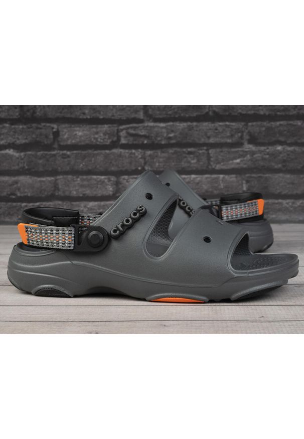 Sandały męskie do chodzenia Crocs CLASSIC ALL TERRAIN. Kolor: czarny, pomarańczowy, wielokolorowy. Sezon: lato