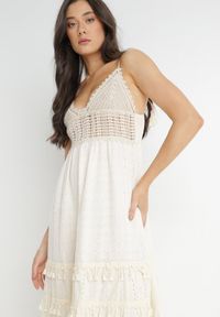 Born2be - Jasnobeżowa Sukienka Dorassa. Kolor: beżowy. Materiał: koronka, bawełna, tkanina. Długość rękawa: na ramiączkach. Wzór: koronka, haft. Styl: boho #4