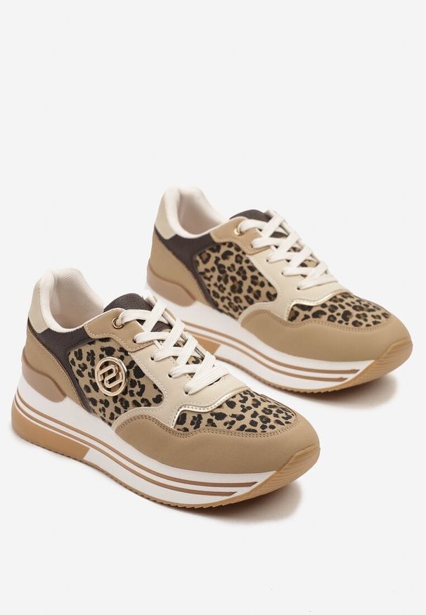 Renee - Panterkowe Sneakersy na Platformie z Metaliczną Ozdobą Roniane. Okazja: na co dzień. Materiał: jeans. Wzór: aplikacja. Obcas: na platformie