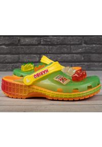 Klapki męskie Crocs HARIBO CLS CLG. Kolor: czerwony, zielony, wielokolorowy, żółty. Sport: pływanie
