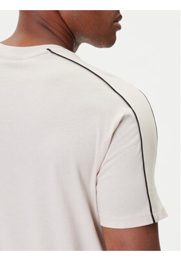 Armani Exchange T-Shirt XM001360 AF10358 U1013 Écru Regular Fit. Kolor: kremowy. Materiał: bawełna
