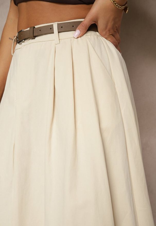 Renee - Jasnobeżowa Rozkloszowana Spódnica z Paskiem i Kieszeniami Vikaritte. Okazja: na co dzień. Kolor: beżowy. Styl: elegancki, casual