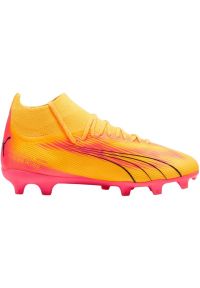 Buty piłkarskie Puma Ultra Pro FG/AG 107769 03 pomarańczowe. Kolor: pomarańczowy. Materiał: syntetyk. Szerokość cholewki: normalna. Sport: piłka nożna