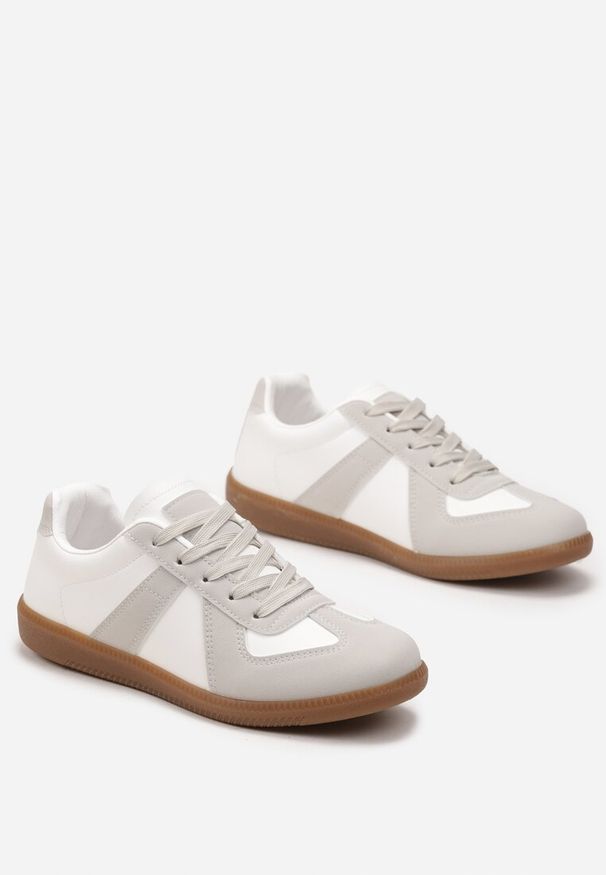 Born2be - Szaro-Białe Sneakersy na Płaskiej Podeszwie z Ekoskóry ze Sznurowaniem Venioza. Okazja: na co dzień. Kolor: biały. Obcas: na płaskiej podeszwie