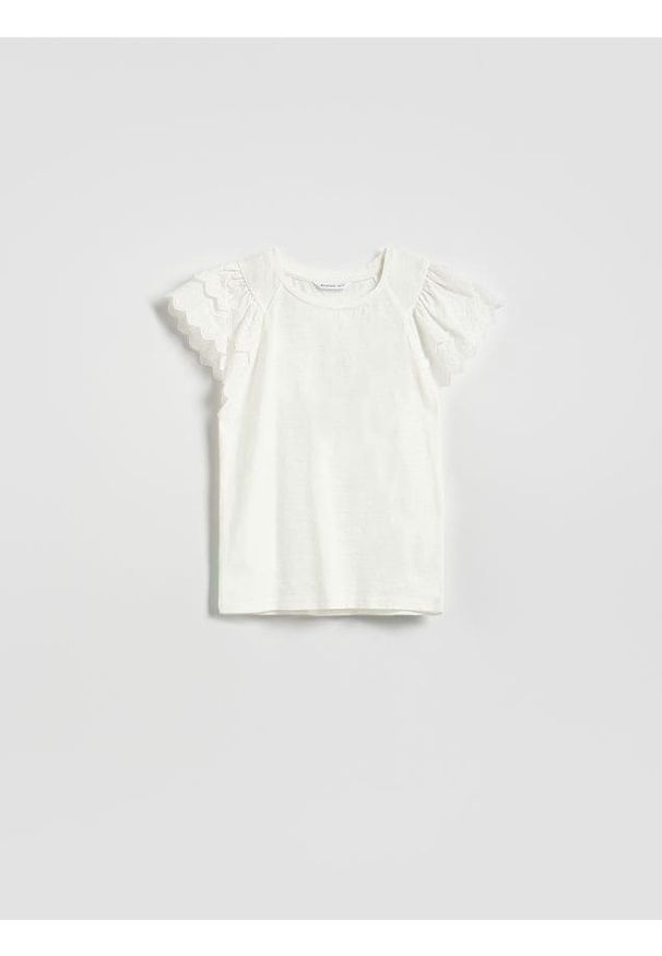 Reserved - T-shirt z haftem na rękawach - złamana biel. Materiał: bawełna. Wzór: haft