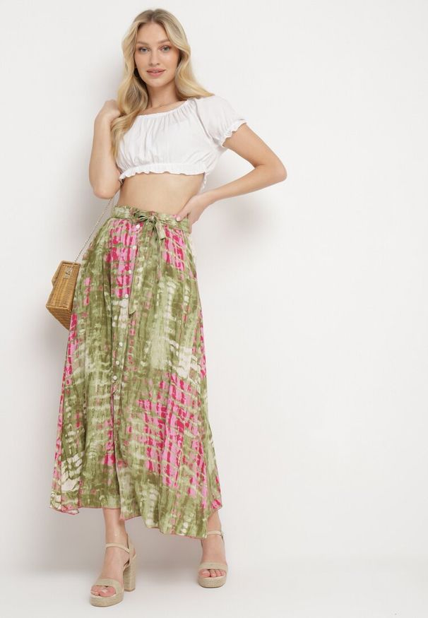 Born2be - Zielono-Różowa Wiskoza Spódnica o Rozkloszowanym Kroju z Ozdobnymi Guzikami Riogina. Okazja: na co dzień. Kolor: zielony. Materiał: wiskoza. Styl: casual, klasyczny, vintage, elegancki