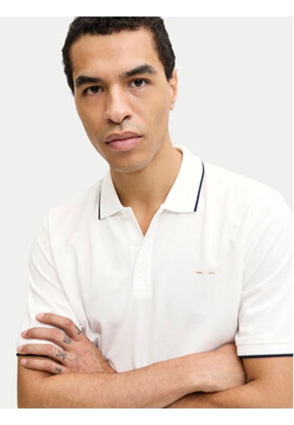 Jack & Jones Polo Blualves 12274681 Écru Regular Fit. Typ kołnierza: polo. Kolor: kremowy. Materiał: bawełna