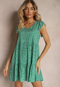 Renee - Zielona Rozkloszowana Sukienka z Bawełny Ozdobiona Falbanką Crisandra. Okazja: na co dzień. Kolor: zielony. Materiał: bawełna. Długość rękawa: krótki rękaw. Wzór: aplikacja. Typ sukienki: proste, rozkloszowane. Styl: elegancki, casual #4