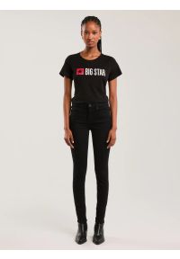 Big-Star - Koszulka damska z logo czarna Risma 906. Okazja: na co dzień. Kolor: czarny. Materiał: jeans, dzianina. Długość rękawa: krótki rękaw. Długość: krótkie. Wzór: aplikacja, nadruk. Styl: sportowy, casual #7