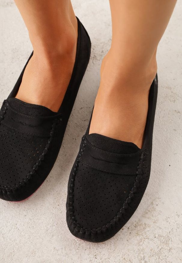 Born2be - Czarne Ażurowe Mokasyny ze Skórzaną Wkładką Ozdobione Przeszyciami Sylilise. Okazja: na co dzień. Kolor: czarny. Materiał: skóra. Wzór: ażurowy, aplikacja. Styl: casual, klasyczny
