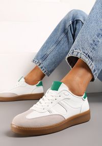 Born2be - Biało-Zielone Sneakersy Tenisówki na Kauczukowej Podeszwie Ondriama. Nosek buta: okrągły. Zapięcie: sznurówki. Kolor: biały. Materiał: kauczuk. Obcas: na obcasie. Wysokość obcasa: niski #1