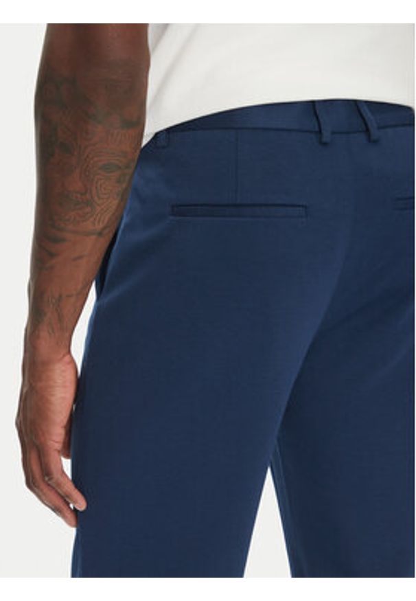 Lindbergh Chinosy 30-006052 Niebieski Slim Fit. Kolor: niebieski. Materiał: syntetyk