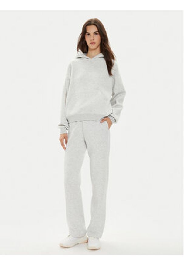 Gina Tricot Spodnie dresowe Basic 21183 Szary Relaxed Fit. Kolor: szary. Materiał: bawełna, syntetyk