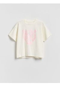 Reserved - T-shirt z metalicznym nadrukiem - złamana biel. Materiał: bawełna. Wzór: nadruk #1