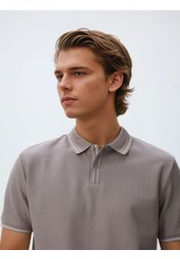 Reserved - Koszulka polo z bawełny merceryzowanej - beżowy. Typ kołnierza: polo. Kolor: beżowy. Materiał: bawełna #1