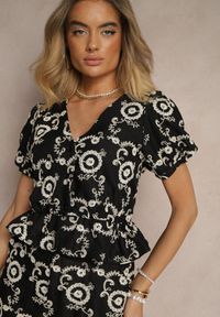 Renee - Czarna Bluzka z Bawełny Ozdobiona Haftem Talseli. Okazja: na co dzień. Kolor: czarny. Materiał: bawełna. Wzór: aplikacja, haft. Styl: casual #5