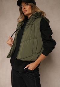 Renee - Ciemnozielona Pikowana Kamizelka Casual z Kapturem Olanissa. Okazja: na co dzień. Typ kołnierza: kaptur. Kolor: zielony. Materiał: poliester. Styl: casual