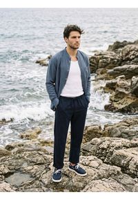 Sinsay - Spodnie straight leg z domieszką lnu - granatowy. Kolor: niebieski. Materiał: len #1