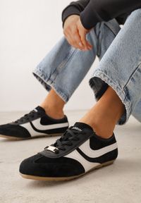 Renee - Czarne Sneakersy Klasyczne Tenisówki z Zamszu Naturalnego Talanashta. Okazja: na co dzień. Kolor: czarny. Materiał: zamsz #1